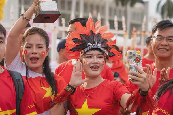 Việt Nam - Thái Lan (20h hôm nay): Người hâm mộ đổ về Mỹ Đình từ sớm