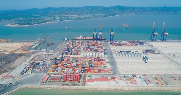 Việt Nam thăng hạng trong top 100 cảng biển lưu thông nhiều hàng hóa nhất thế giới