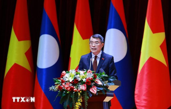 Việt Nam và Lào “gắn kết chiến lược” trong lĩnh vực kinh tế