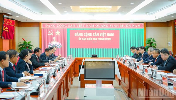 Việt Nam và Lào tăng cường trao đổi, hợp tác trong công tác kiểm tra đảng