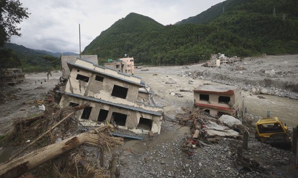 Việt Nam viện trợ 300.000 USD cho Nepal