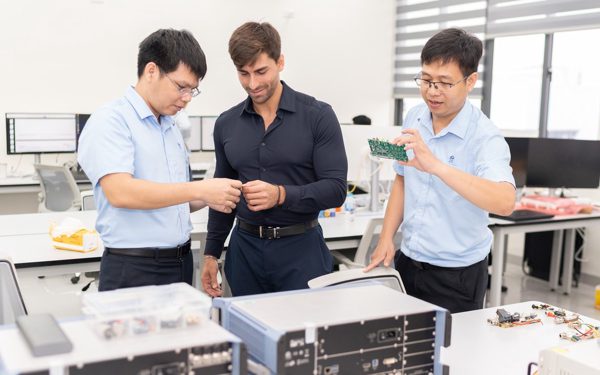 Việt Nam - Ý bắt tay mở trung tâm công nghệ không gian