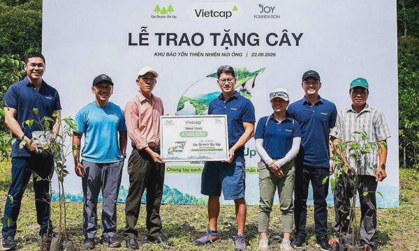 Vietcap tiếp tục tặng 8.000 cây xanh trong Go Green Go Up 2026