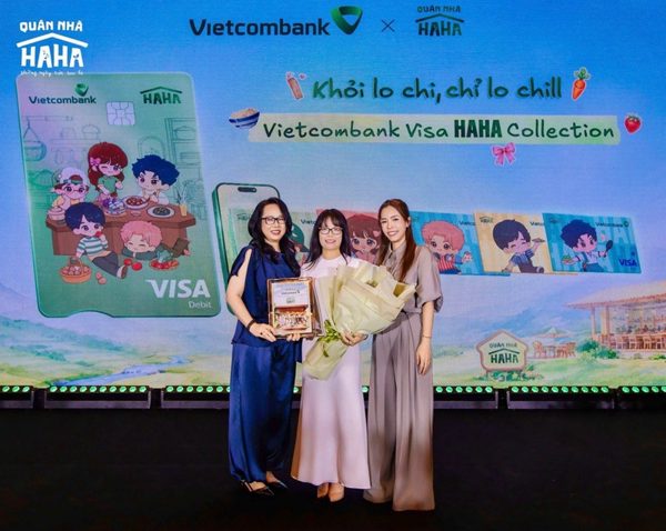 Vietcombank đồng đầu tư Quán Nhà Haha, đưa dàn nghệ sĩ lên bộ sưu tập thiết kế thẻ độc quyền