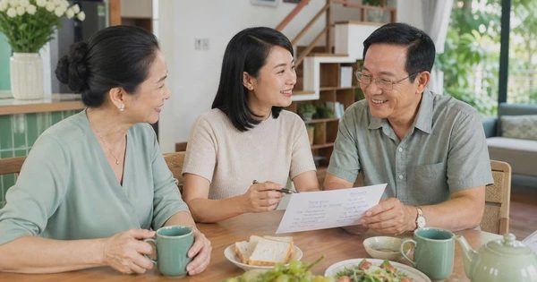 Vietcombank tặng ‘Sổ lương trọn đời’, khuyến khích khách hàng tích lũy cho gia đình, tương lai