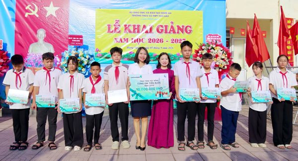 Vietcombank triển khai trao 7.350 suất học bổng 'Cùng em tiến bước' nhân dịp năm học mới