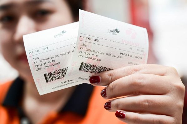 Vietlott tìm được 2 vé số trúng độc đắc tiền tỷ
