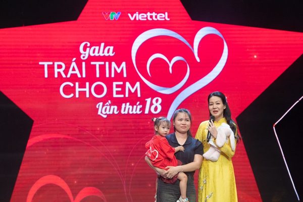 Viettel cùng “Trái tim cho em” viết tiếp 18 năm hành trình hồi sinh những trái tim nhỏ