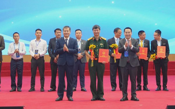 Viettel Post nhận 'tấm vé' đầu tư dự án Cửa khẩu thông minh tại Lào Cai
