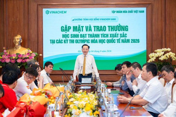Vinachem trao thưởng cho học sinh xuất sắc tại các kỳ thi Olympic Hoá học quốc tế
