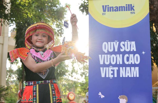 Vinamilk mang mùa Trung Thu giàu trải nghiệm đến với trẻ em nhiều vùng miền