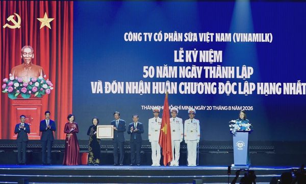 Vinamilk nhận Huân chương Độc lập hạng Nhất