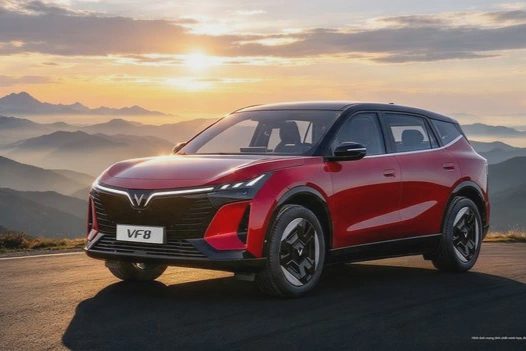 VinFast VF 8 thế hệ mới: Mạnh mẽ cho người lái, êm ái cho cả nhà