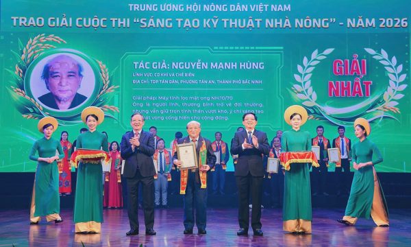 Vinh danh 42 nhà khoa học của nhà nông