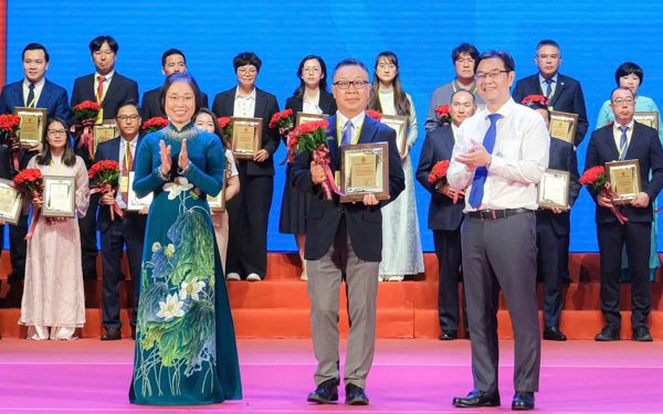 Vinh danh doanh nghiệp vì người lao động, công nhân tận tụy với công việc