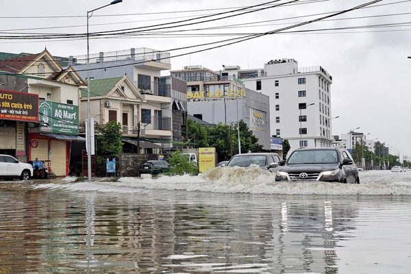 Vinh hứng trận mưa kỷ lục trong hơn 40 năm, hệ thống thoát nước ứng phó ra sao?