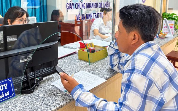 Vĩnh Long dẫn đầu cả nước về hiệu quả phục vụ người dân, doanh nghiệp