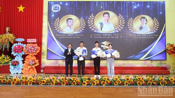Vĩnh Long: Hơn 3.000 tân sinh viên Đại học Trà Vinh bước vào năm học mới