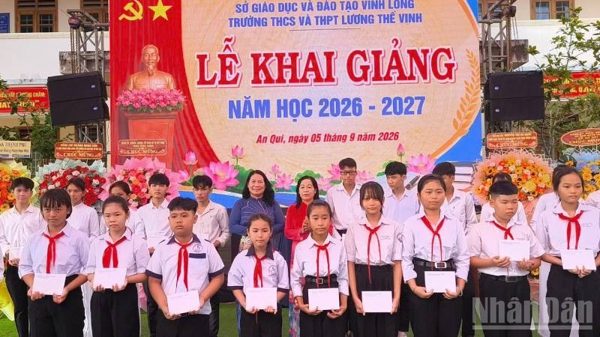 Vĩnh Long nô nức khai giảng năm học mới
