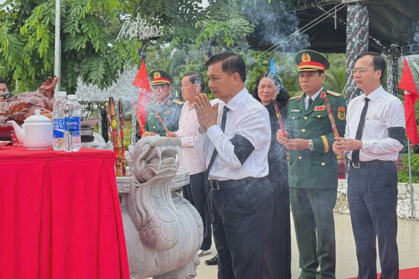 Vĩnh Long truy điệu, an táng 65 hài cốt liệt sĩ