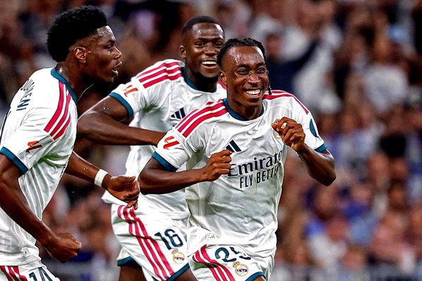 Vinicius bị đuổi, Diomande giải nguy cho Real Madrid và Mourinho