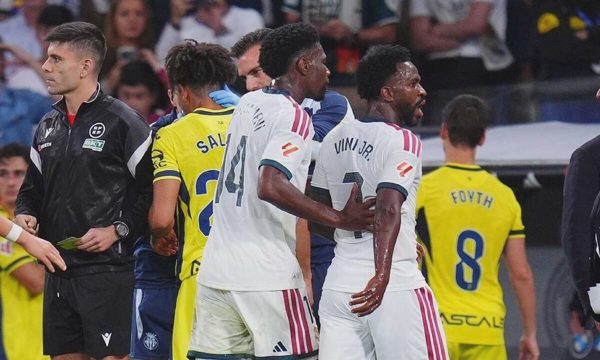 Vinicius trả giá đắt vì giật tóc đối thủ ở La Liga