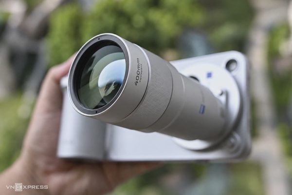 Vivo X500 Pro Max với ống tele gắn ngoài 400 mm