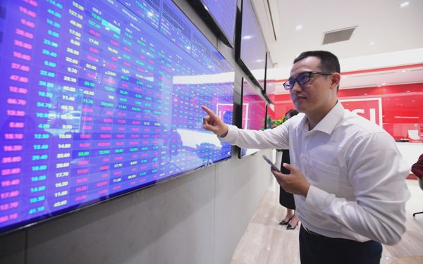 VN-Index băng qua mốc 1.800 điểm, tăng hơn 80 điểm sau 4 phiên