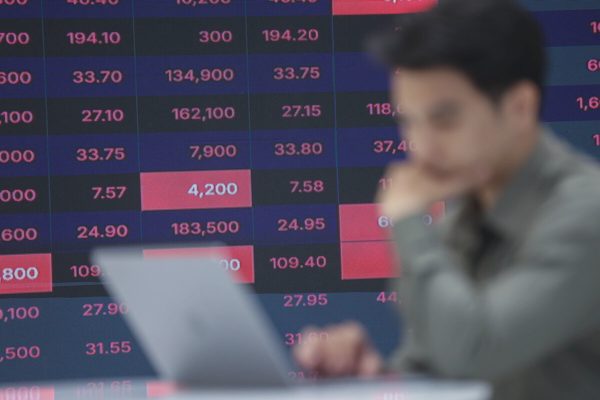 VN-Index giảm hơn 30 điểm