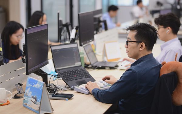 VN-Index giảm phiên thứ 5 liên tiếp, PNJ vẫn sàn dù giao dịch lớn nhất lịch sử