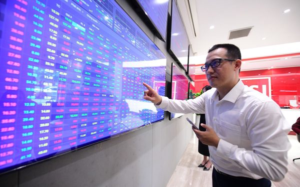VN-Index hồi phục, thanh khoản vẫn yếu: Tuần mới sẽ ra sao?