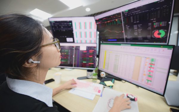 VN-Index mất hơn 63 điểm trong tháng 9, cổ phiếu nào giảm mạnh nhất?