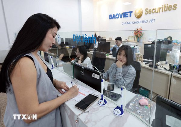 VN-Index mất mốc 1.700 điểm, khối ngoại bán ròng 9 phiên liên tiếp