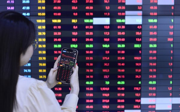 VN-Index sau cú rơi mạnh: Nhà đầu tư bán vì sợ hay vì đâu?