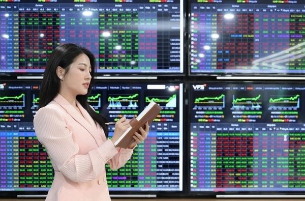 VN-Index tiếp tục giảm, bất ngờ nhóm cổ phiếu đi ngược thị trường