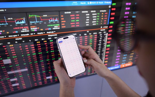 VN-Index xuống thấp nhất gần 3 tháng, cổ phiếu dầu khí bị bán tháo