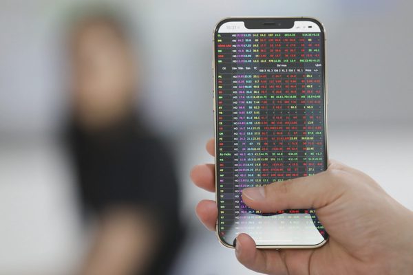 VN-Index xuống thấp nhất hai tháng
