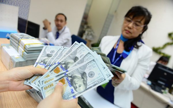 VND lội ngược dòng, tăng giá 1% so với USD