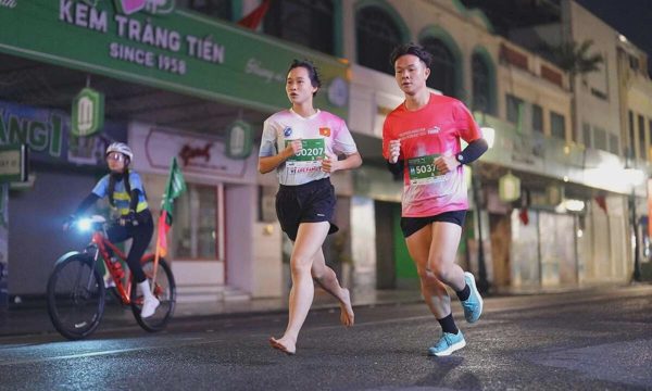 VnExpress Marathon Hanoi Midnight đưa runner tìm 'một Hà Nội khác'