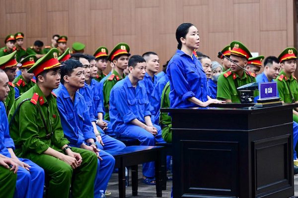 Vợ chồng 'bà trùm' Mai Anh nhiều lần trốn điều trị tâm thần đi du lịch, tụ họp