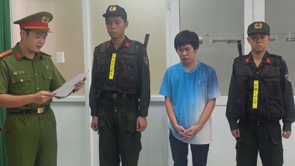 Vợ chồng bán hơn 11.000 đôi dép giả Havaianas bị bắt