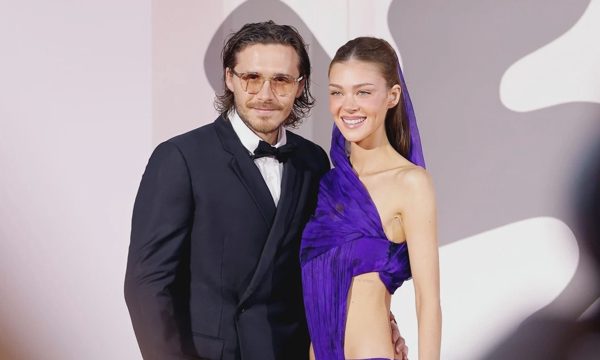 Vợ chồng Brooklyn Beckham thu hút trên thảm đỏ Venice