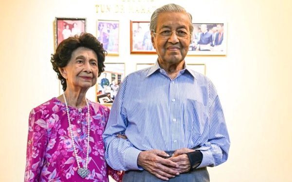 Vợ chồng cựu Thủ tướng Malaysia: 7 thập niên bên nhau, bách niên giai lão
