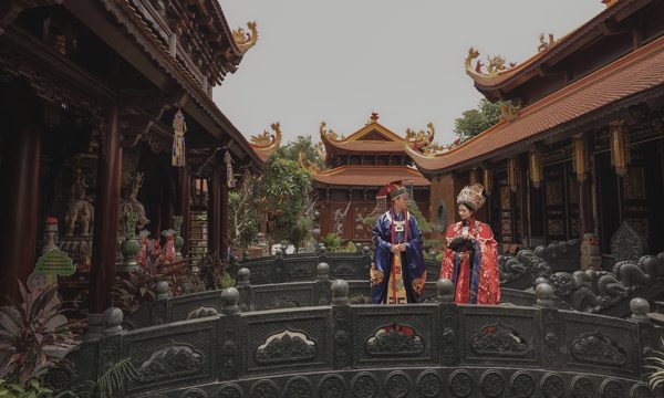 Vợ chồng Gen Z chụp 10 bộ ảnh cưới phong cách 'xuyên không'