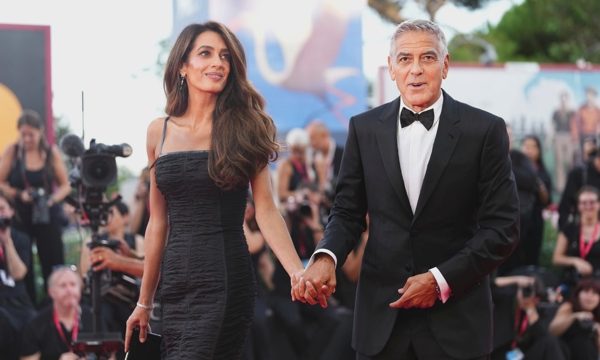 Vợ chồng George Clooney bên dàn sao mở màn LHP Venice