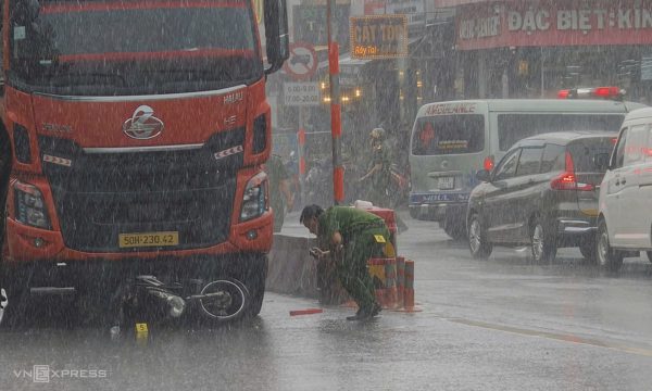 Vợ chồng tử vong do xe tải tông ở TP HCM