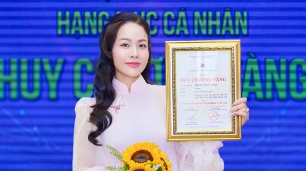 Vở Cuốn truyện bị đốt mang về Huy chương Vàng cho Nhật Kim Anh