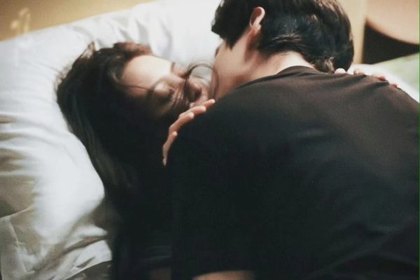 Vợ dắt “người lạ” về nhà lúc nửa đêm khiến tôi quỳ xuống bật khóc (kỳ 1)