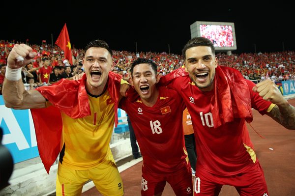 Vô địch ASEAN Cup, Đình Bắc, Hoàng Hên nói lời xúc động