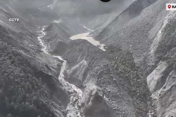 Vỡ hồ chắn ở biên giới Trung Quốc - Nepal